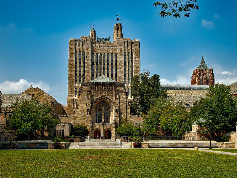 中央电视台主持人白岩松在美国耶鲁大学的《我的故事以及背后的中国梦》演讲(中英文)