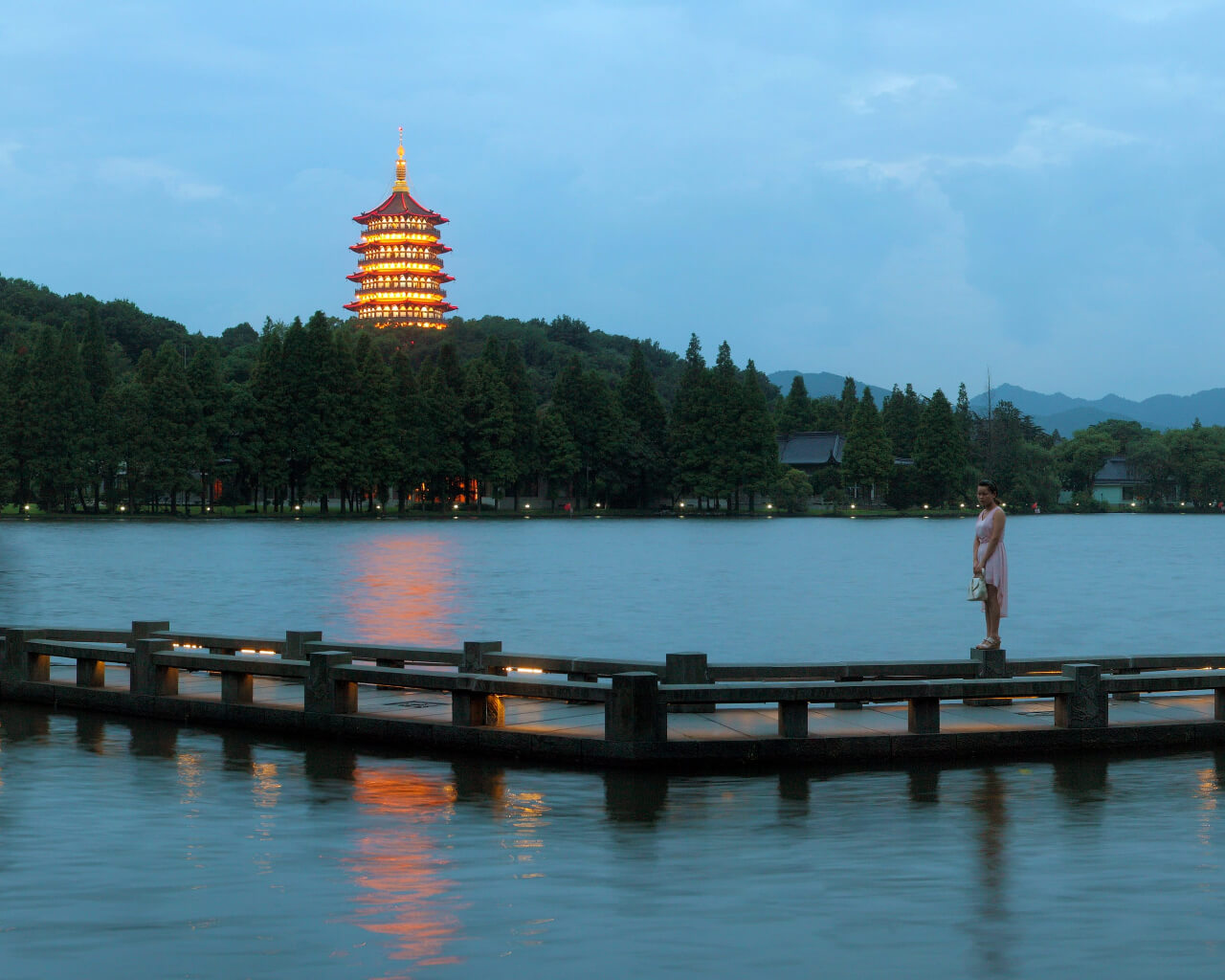 香港特区行政长官林郑月娥出席香港岛妇女联会「诗词歌赋颂中华　湾区丽影耀香江」活动致辞